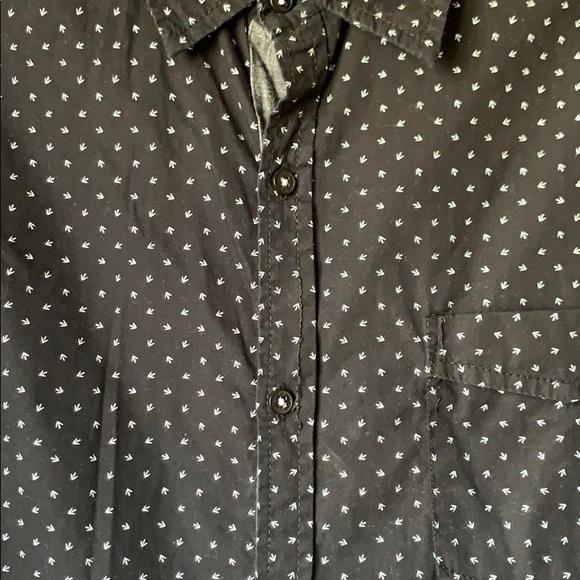 Men’s Arrow Button-down Shirt - Picture 2 of 5